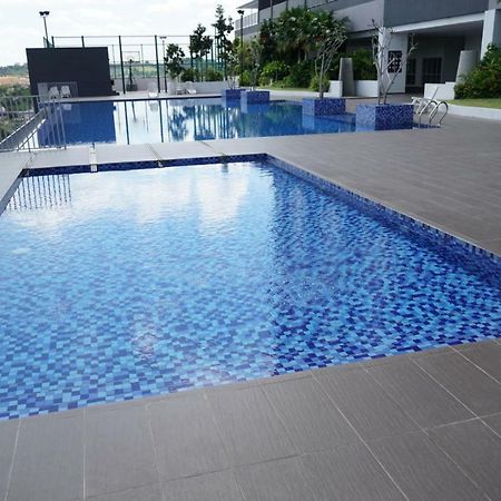 2 Carpark Gep 5 Star Hotel Bed & Sofa Studio Seri Kembangan Kültér fotó