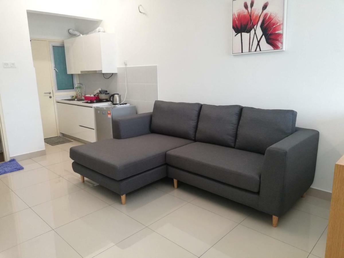2 Carpark Gep 5 Star Hotel Bed & Sofa Studio Seri Kembangan Kültér fotó