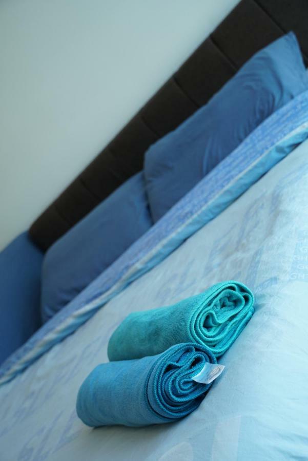 2 Carpark Gep 5 Star Hotel Bed & Sofa Studio Seri Kembangan Kültér fotó