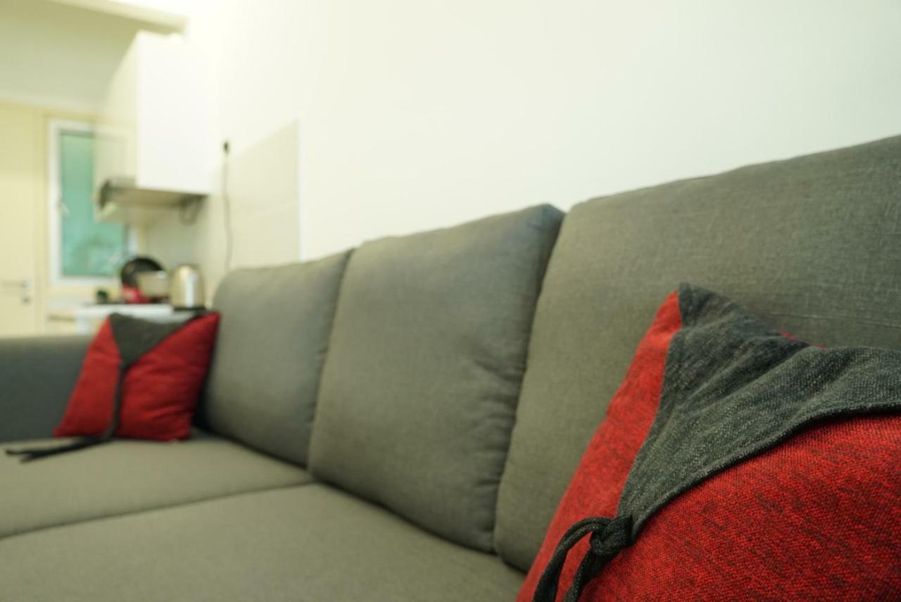 2 Carpark Gep 5 Star Hotel Bed & Sofa Studio Seri Kembangan Kültér fotó