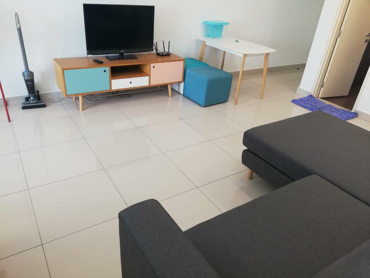 2 Carpark Gep 5 Star Hotel Bed & Sofa Studio Seri Kembangan Kültér fotó