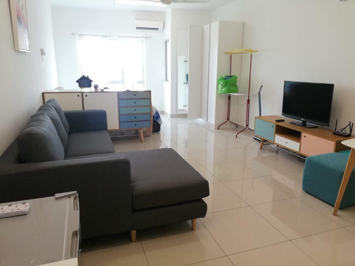 2 Carpark Gep 5 Star Hotel Bed & Sofa Studio Seri Kembangan Kültér fotó