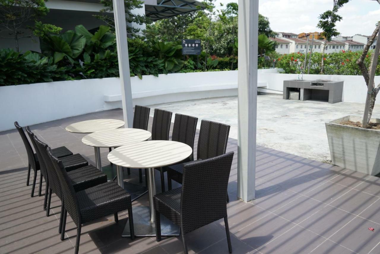 2 Carpark Gep 5 Star Hotel Bed & Sofa Studio Seri Kembangan Kültér fotó