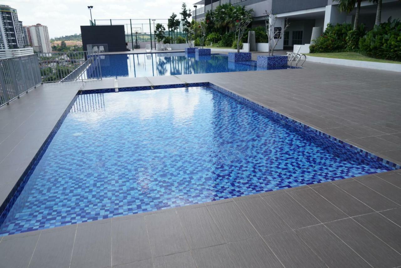 2 Carpark Gep 5 Star Hotel Bed & Sofa Studio Seri Kembangan Kültér fotó