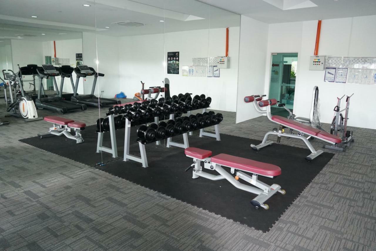 2 Carpark Gep 5 Star Hotel Bed & Sofa Studio Seri Kembangan Kültér fotó